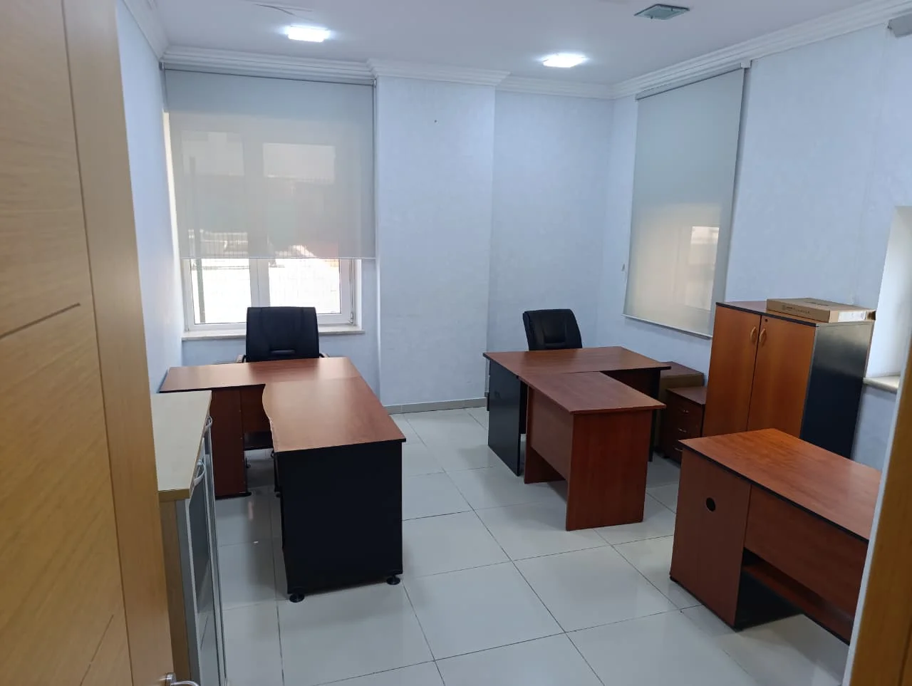 İcarəyə verilir 7 otaqlı ofis 301 m