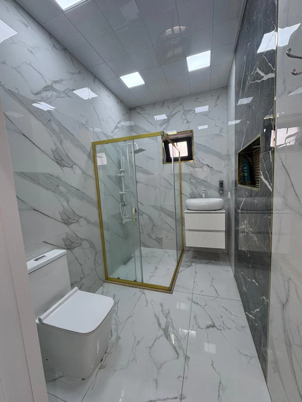 Kirayə 4 otaqlı Həyət evi / Bağ evi 240 m² Xəzər r.
