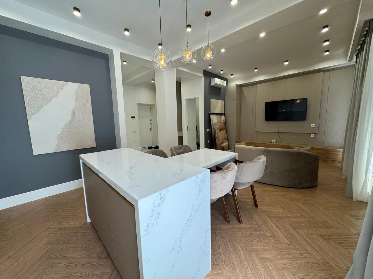 Kirayə 2 otaqlı Mənzil 80 m² Xətai r.