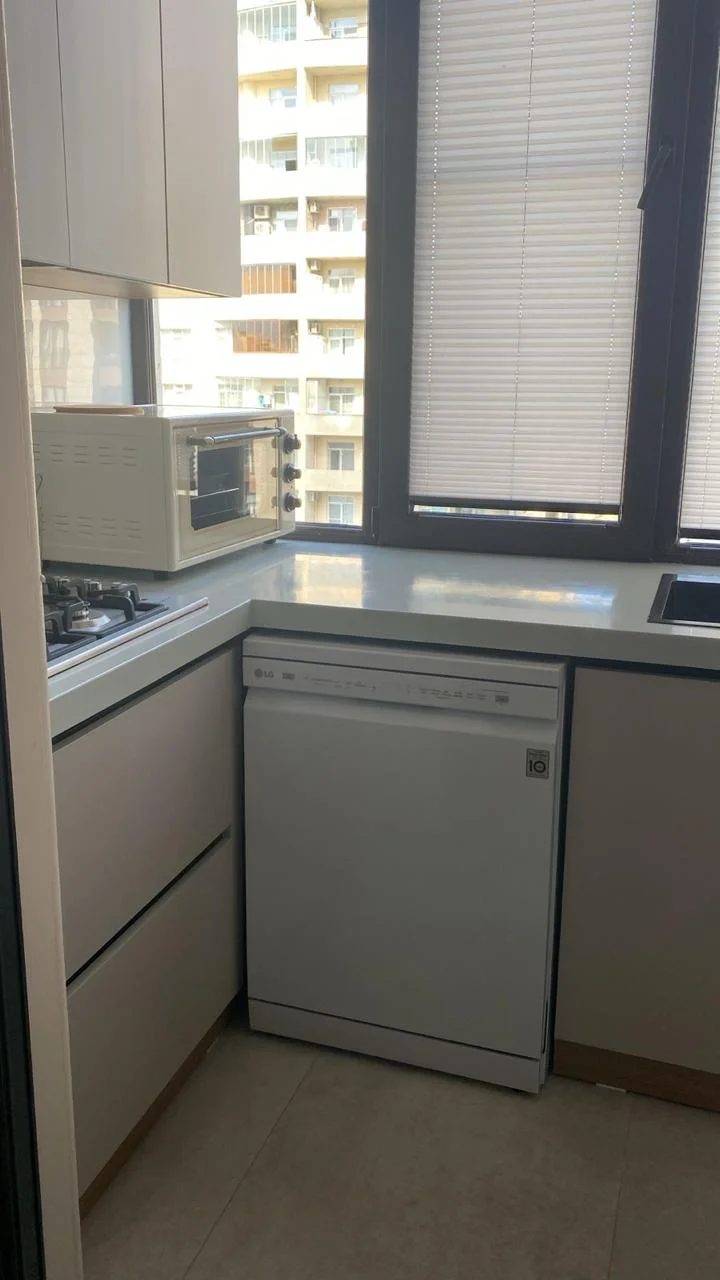Kirayə 2 otaqlı Mənzil 75 m² Xətai r.