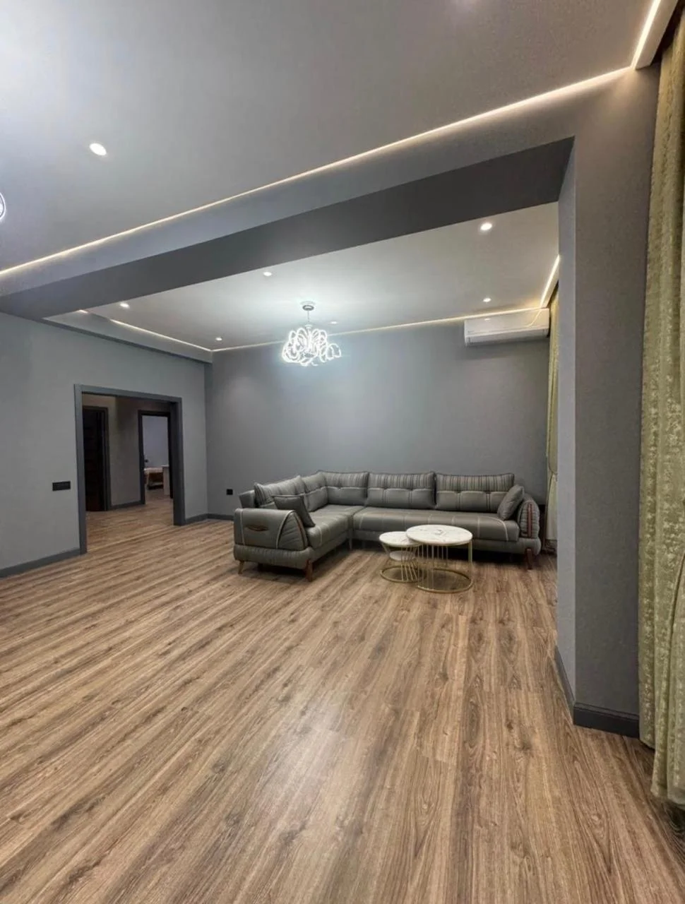 Kirayə 3 otaqlı Mənzil 140 m² Xətai r.