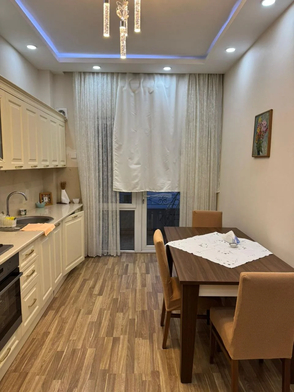 Kirayə 2 otaqlı Mənzil 85 m² Nəsimi r.