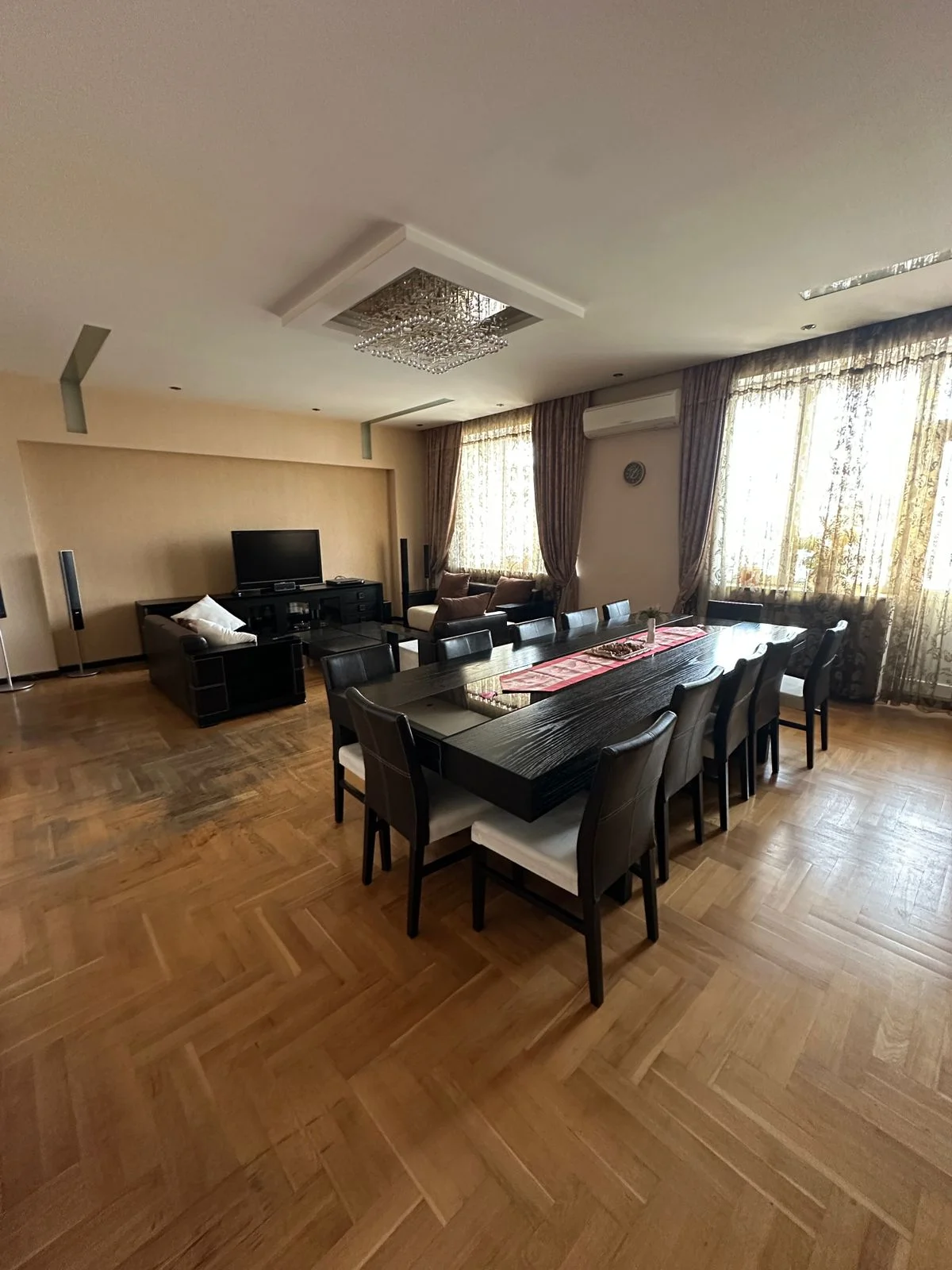 Kirayə 3 otaqlı Mənzil 160 m² Nəsimi r.