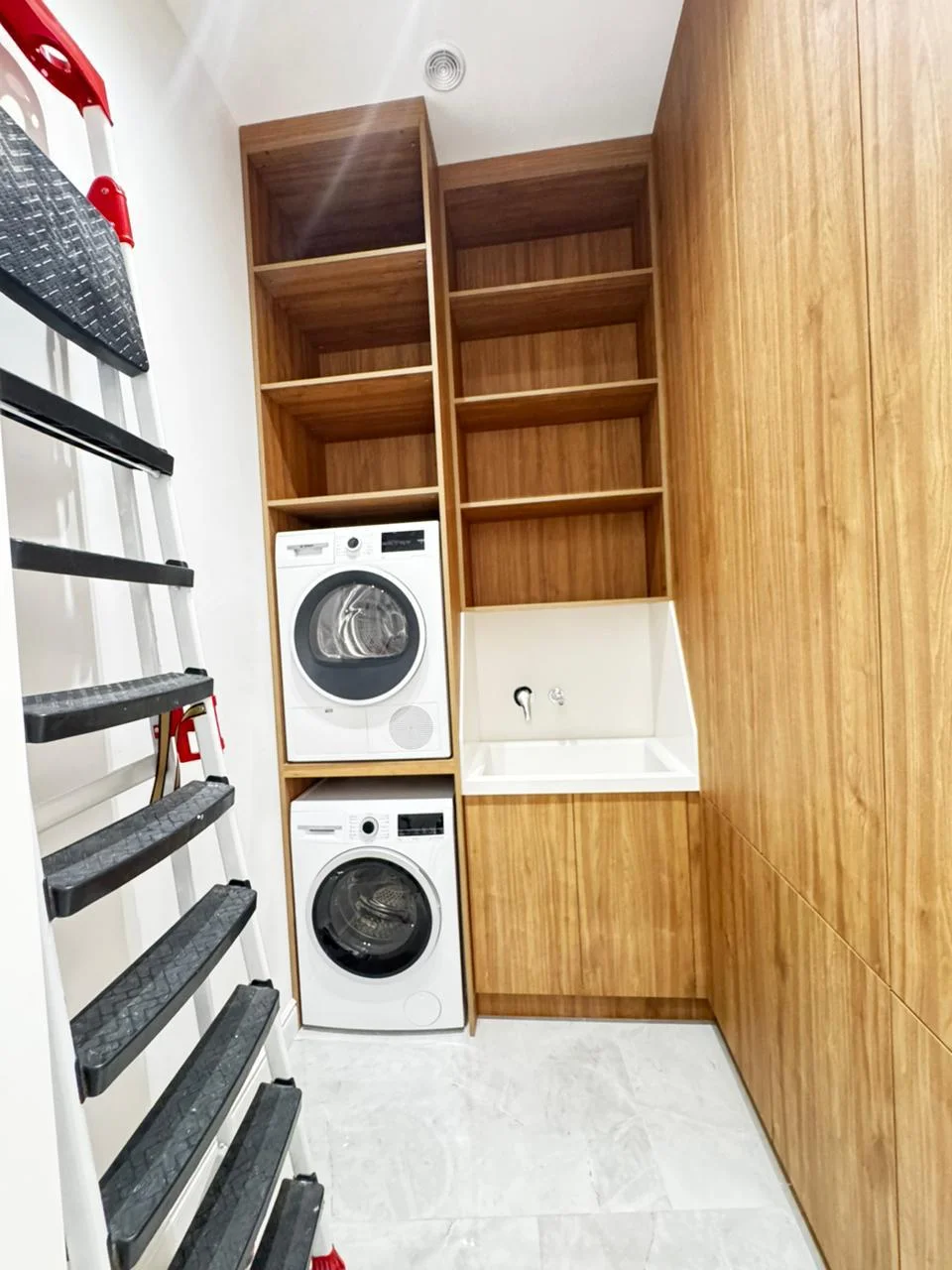 Kirayə 3 otaqlı Mənzil 130 m² Xətai r.