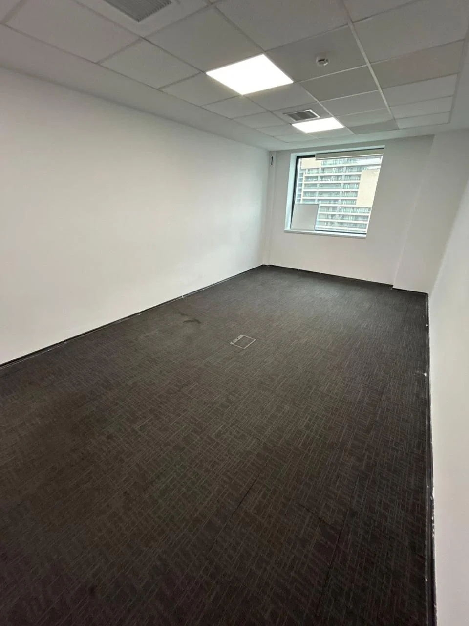 İcarəyə verilir 13 otaqlı ofis 600