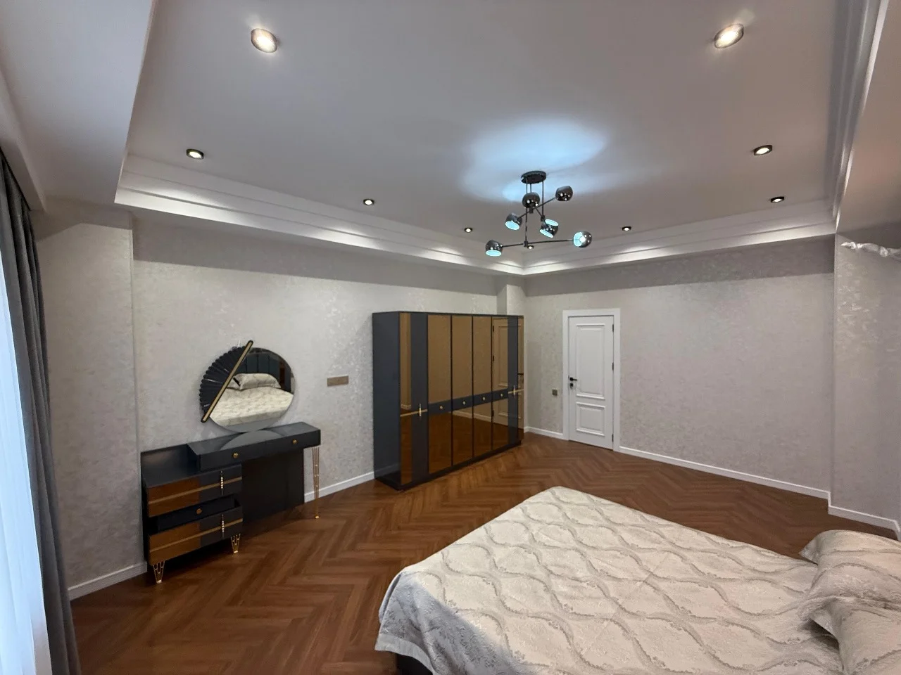 Diplomst Residence , Ağ şəhər