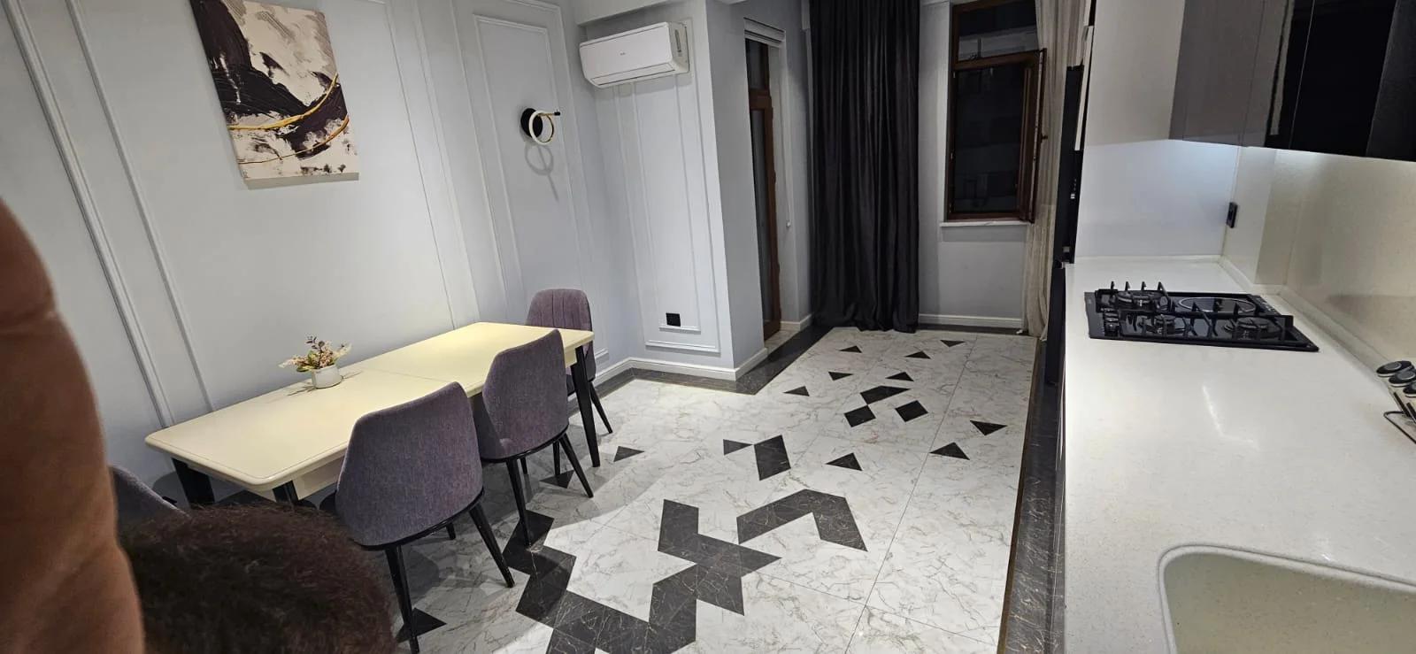 Kirayə 4 otaqlı Mənzil 180 m² Yasamal r.