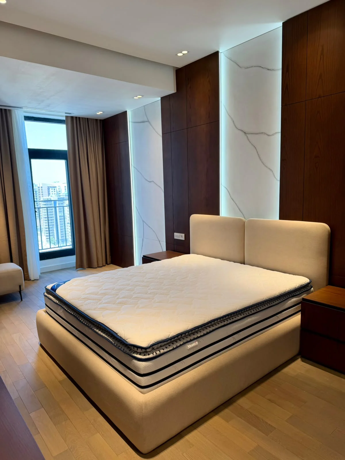 Kirayə 2 otaqlı Mənzil 90 m² Səbail r. – şəkil 1