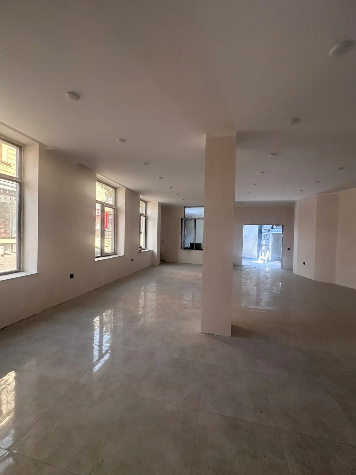 Kirayə Obyekt 350 m² Binəqədi r.