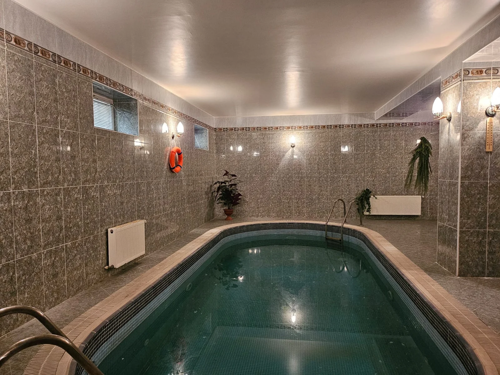 Kirayə 9 otaqlı Həyət evi / Bağ evi 700 m² Nəsimi r.