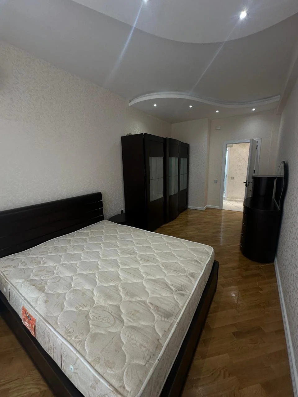 Kirayə 5 otaqlı Mənzil 245 m² Nəsimi r.