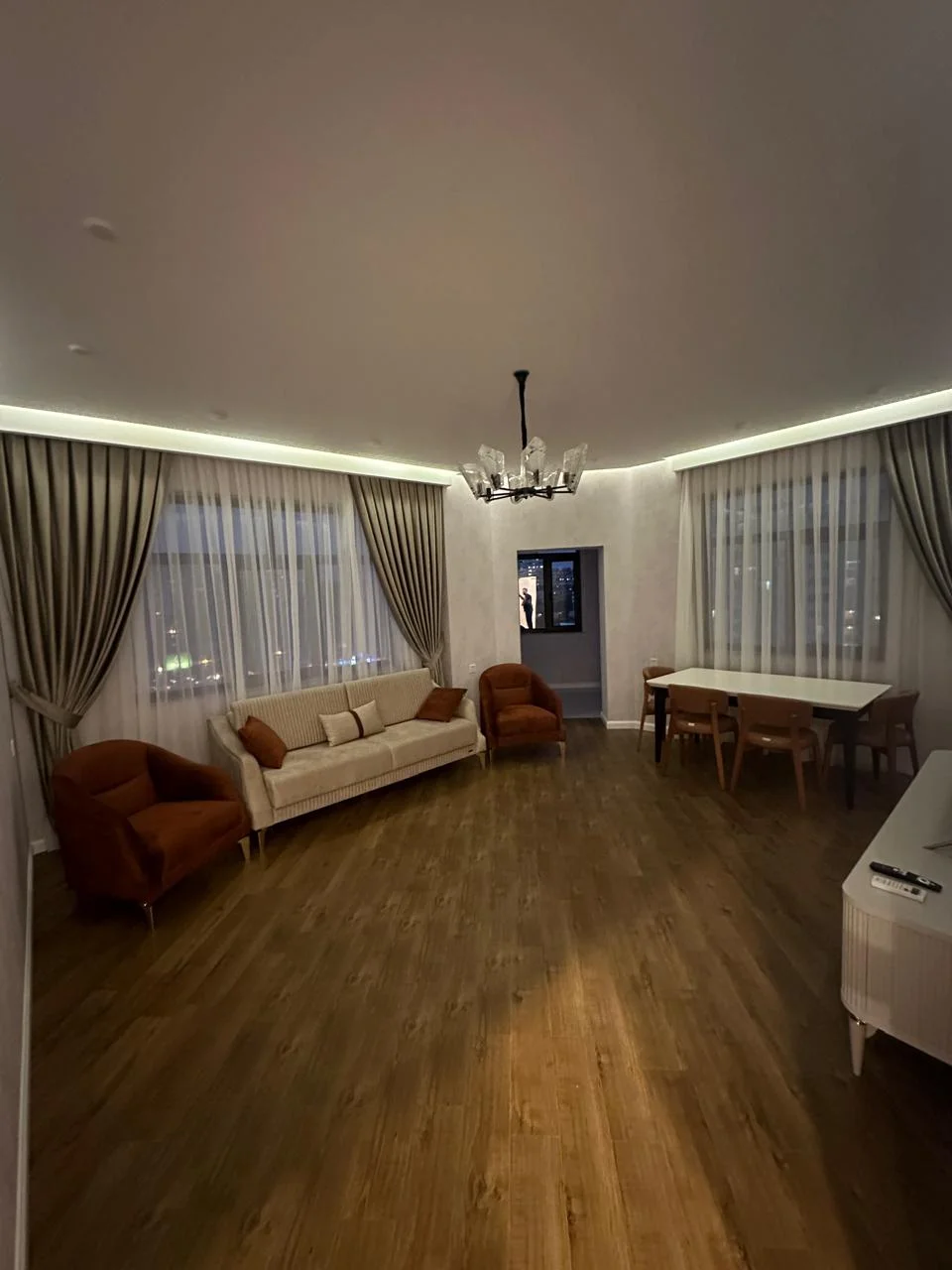 Kirayə 2 otaqlı Mənzil 93 m² Xətai r.