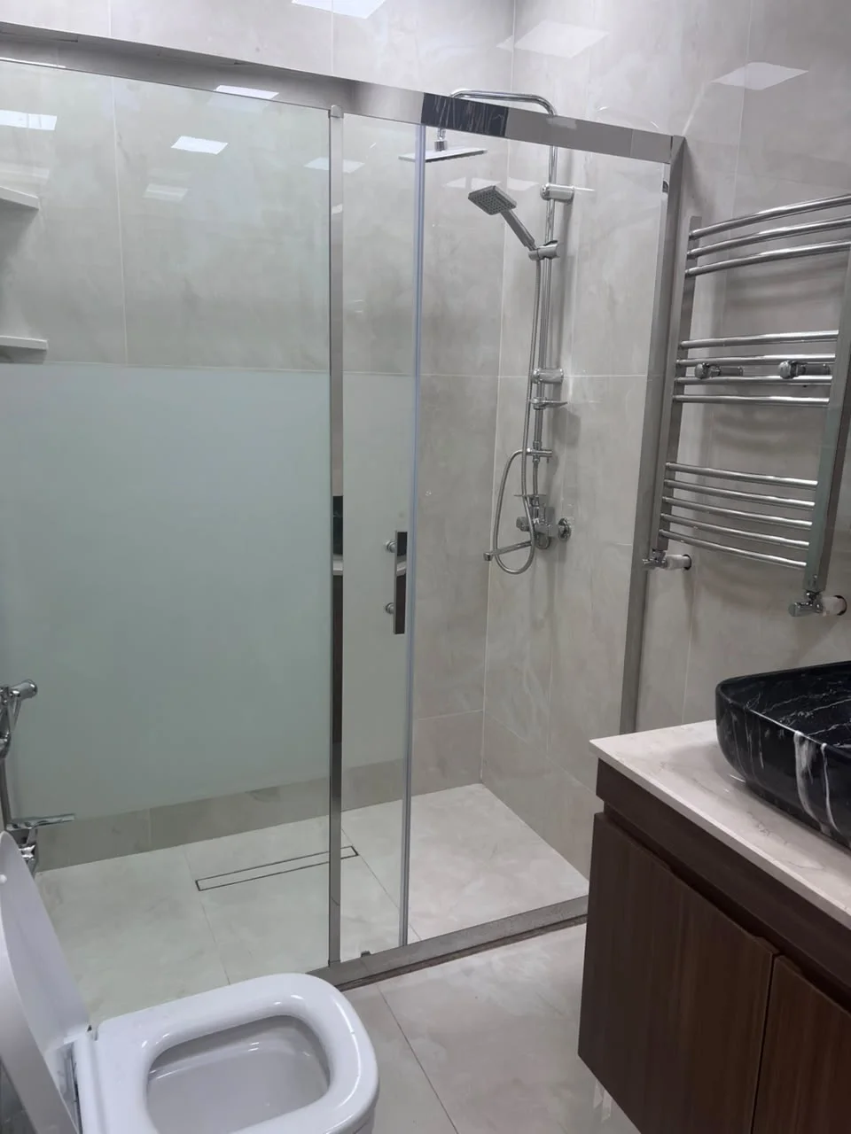Kirayə 2 otaqlı Mənzil 1700 m² Nərimanov r. – şəkil 2