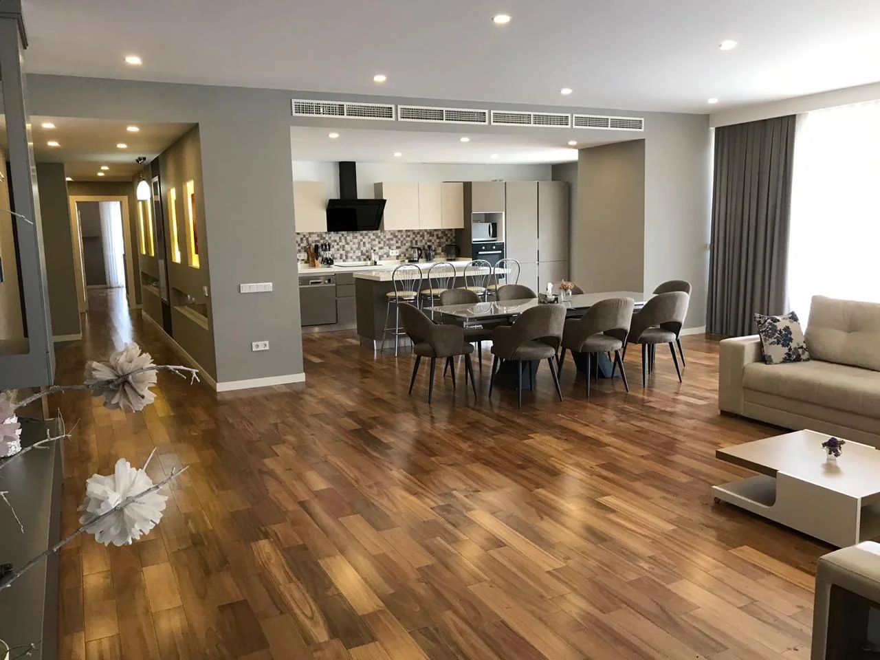 Kirayə 4 otaqlı Mənzil 380 m² Xətai r.