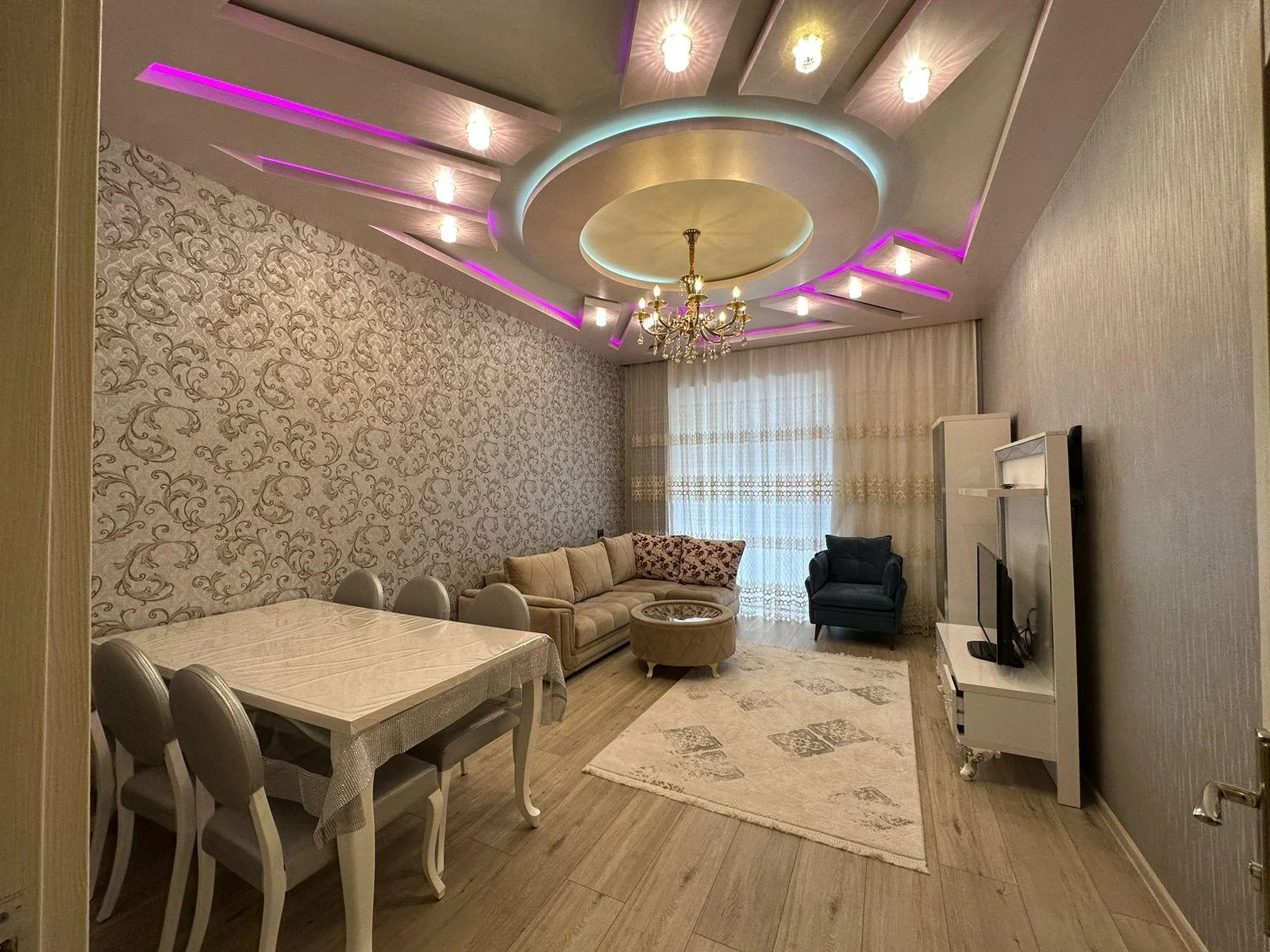 Kirayə 2 otaqlı Mənzil 95 m² Xətai r. Ağ şəhər q. – şəkil 2
