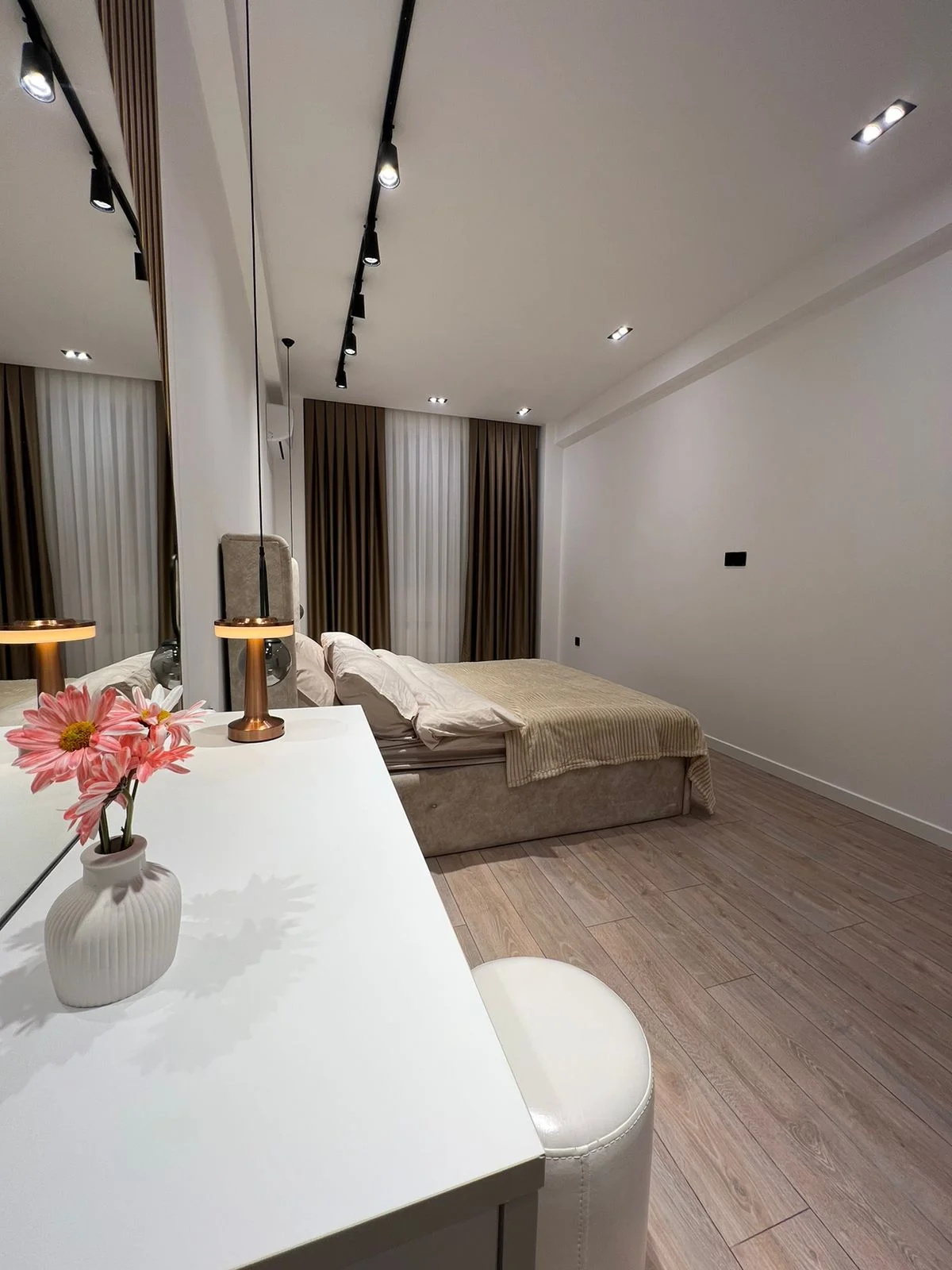 Kirayə 3 otaqlı Mənzil 95 m² Xətai r.