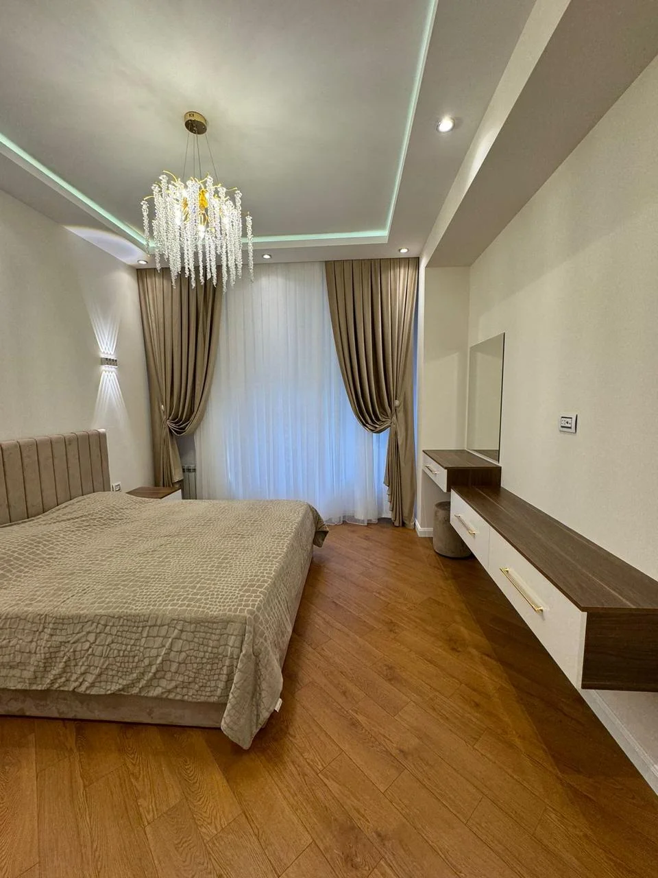 Kirayə 3 otaqlı Mənzil 120 m² Xətai r.