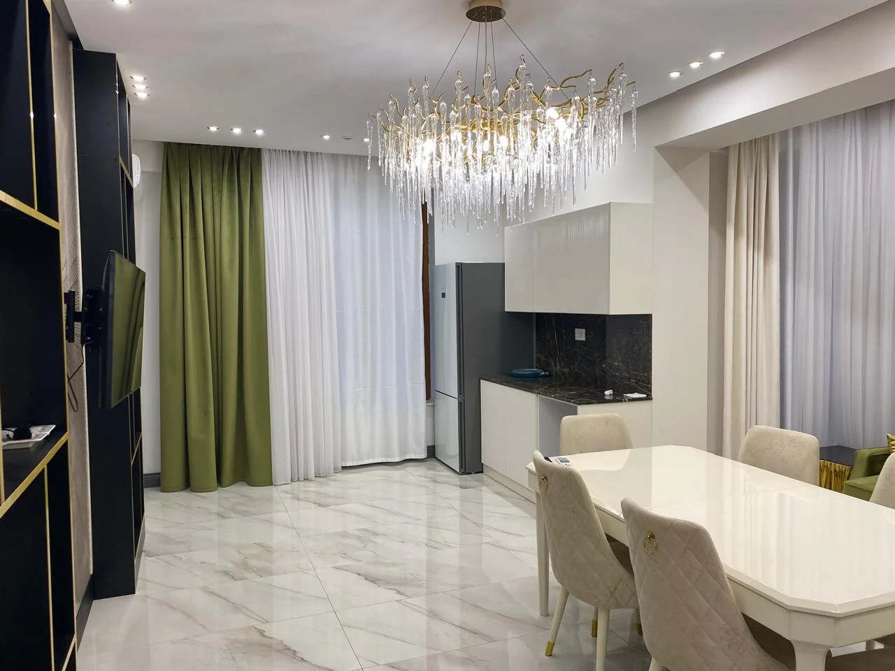 Kirayə 3 otaqlı Mənzil 170 m² Nəsimi r.