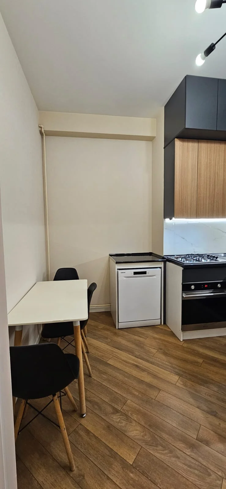 Kirayə 2 otaqlı Mənzil 80 m² Nəsimi r.