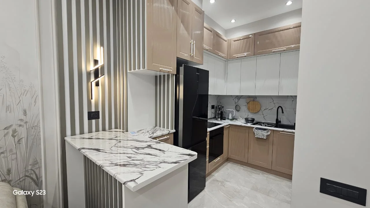 Kirayə 3 otaqlı Mənzil 100 m² Xətai r.