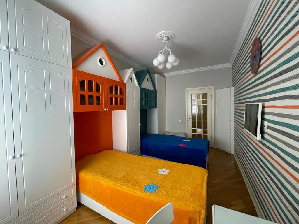Kirayə 3 otaqlı Mənzil 137 m² Xətai r.