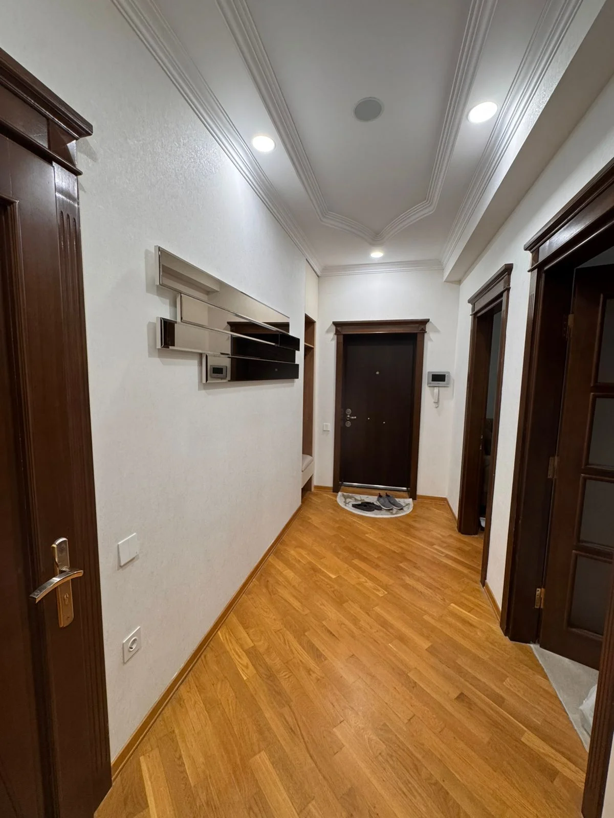Kirayə 2 otaqlı Mənzil 77 m² Xətai r.