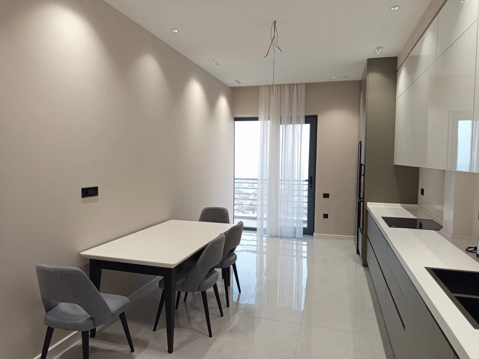 Kirayə 3 otaqlı Mənzil 130 m² Xətai r.