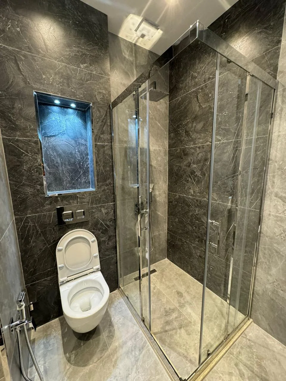 Kirayə 3 otaqlı Mənzil 120 m² Xətai r.