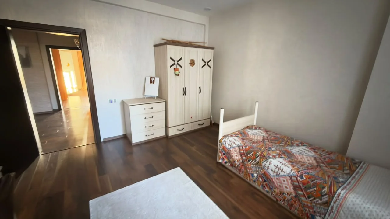 Kirayə 4 otaqlı Mənzil 200 m² Xətai r.