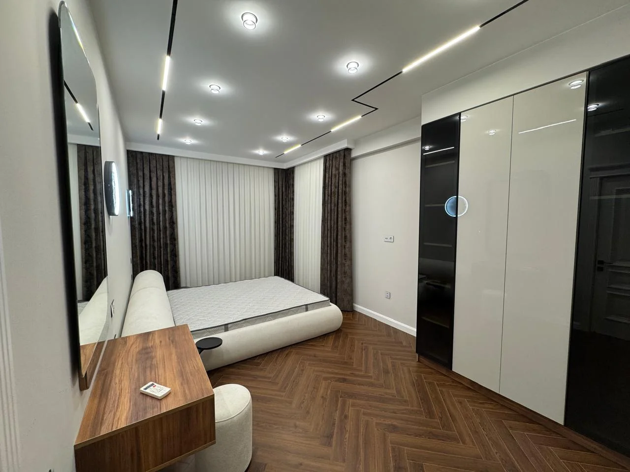 Kirayə 3 otaqlı Mənzil 110 m² Xətai r.