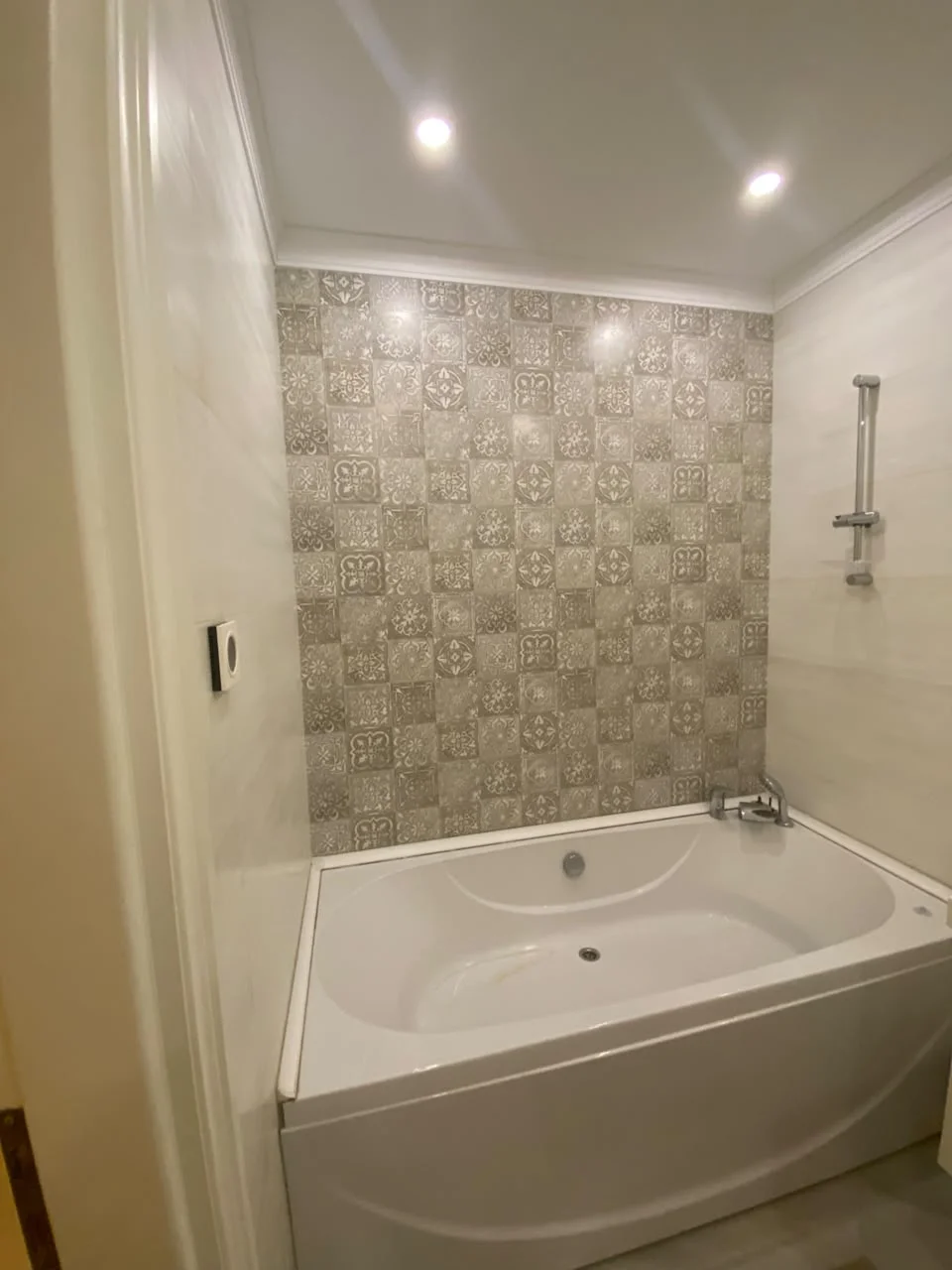 Kirayə 3 otaqlı Mənzil 120 m² Xətai r.