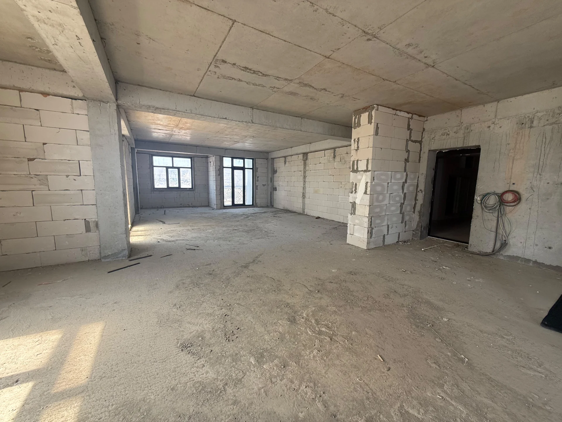 Satılır 4 otaqlı Mənzil 178.1 m² Səbail r.