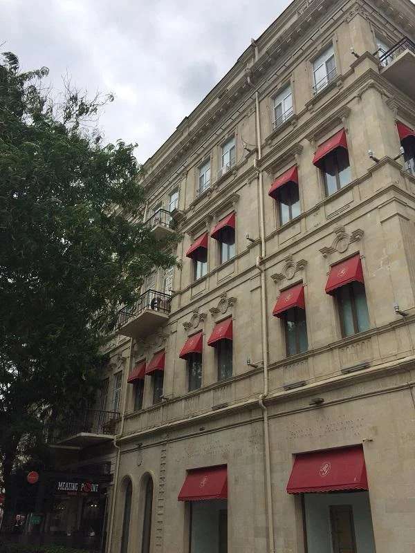 Kirayə 5 otaqlı Ofis 140 m² Səbail r.