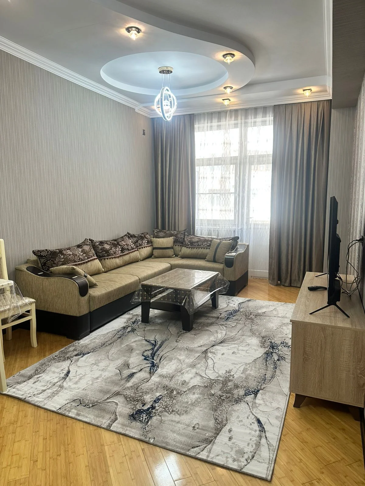 Kirayə 2 otaqlı Mənzil 80 m² Nizami r. – şəkil 1