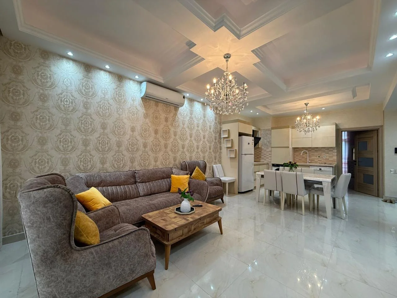 Kirayə 3 otaqlı Mənzil 100 m² Xətai r.