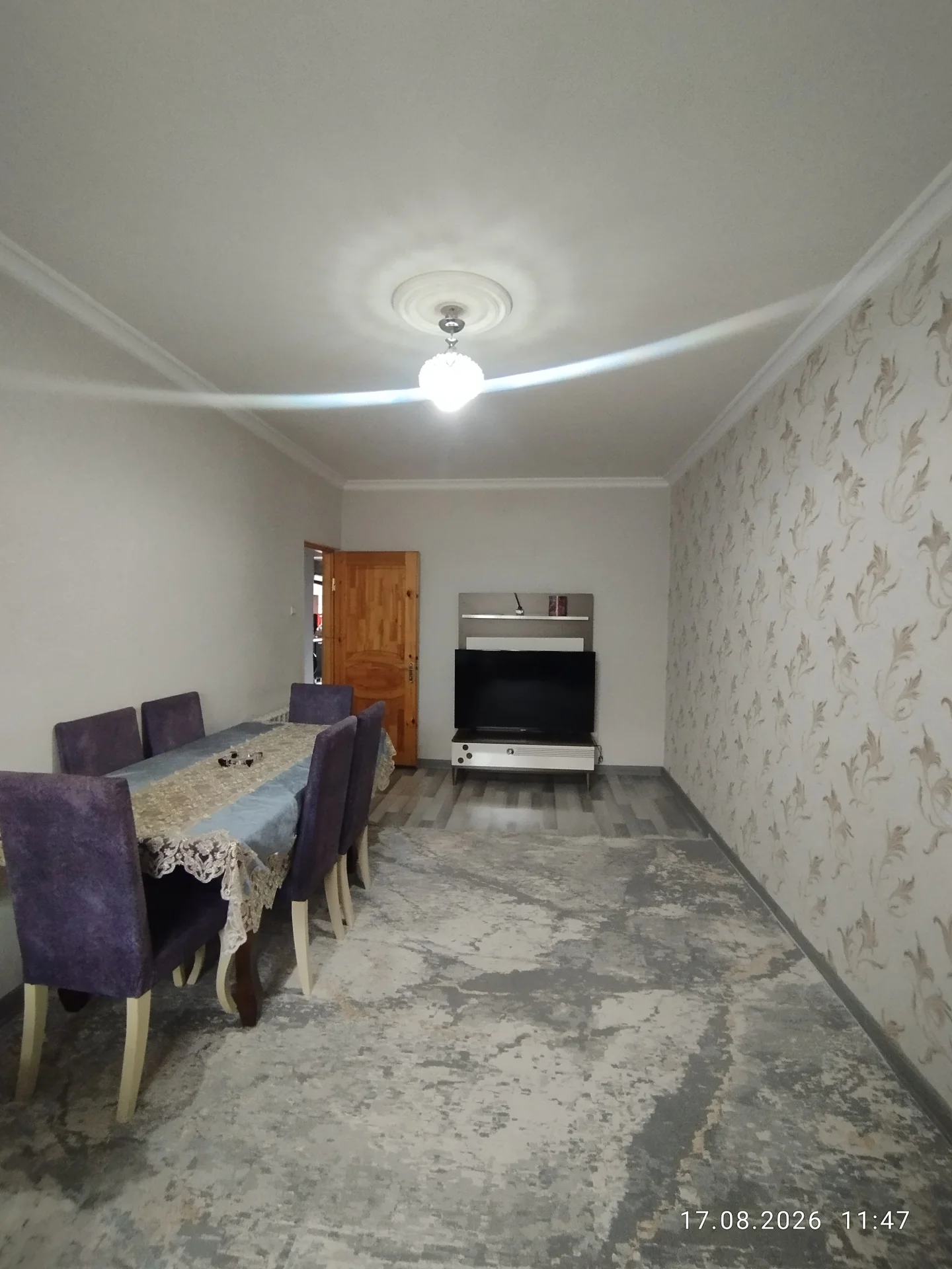 Təcili satılır İşiqli,geniş, təmirl
