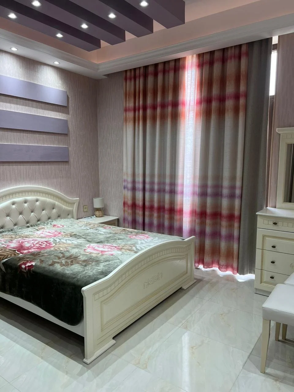 Kirayə 3 otaqlı Mənzil 100 m² Xətai r.