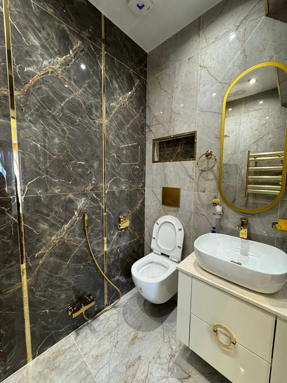 Kirayə 4 otaqlı Mənzil 140 m² Xətai r.