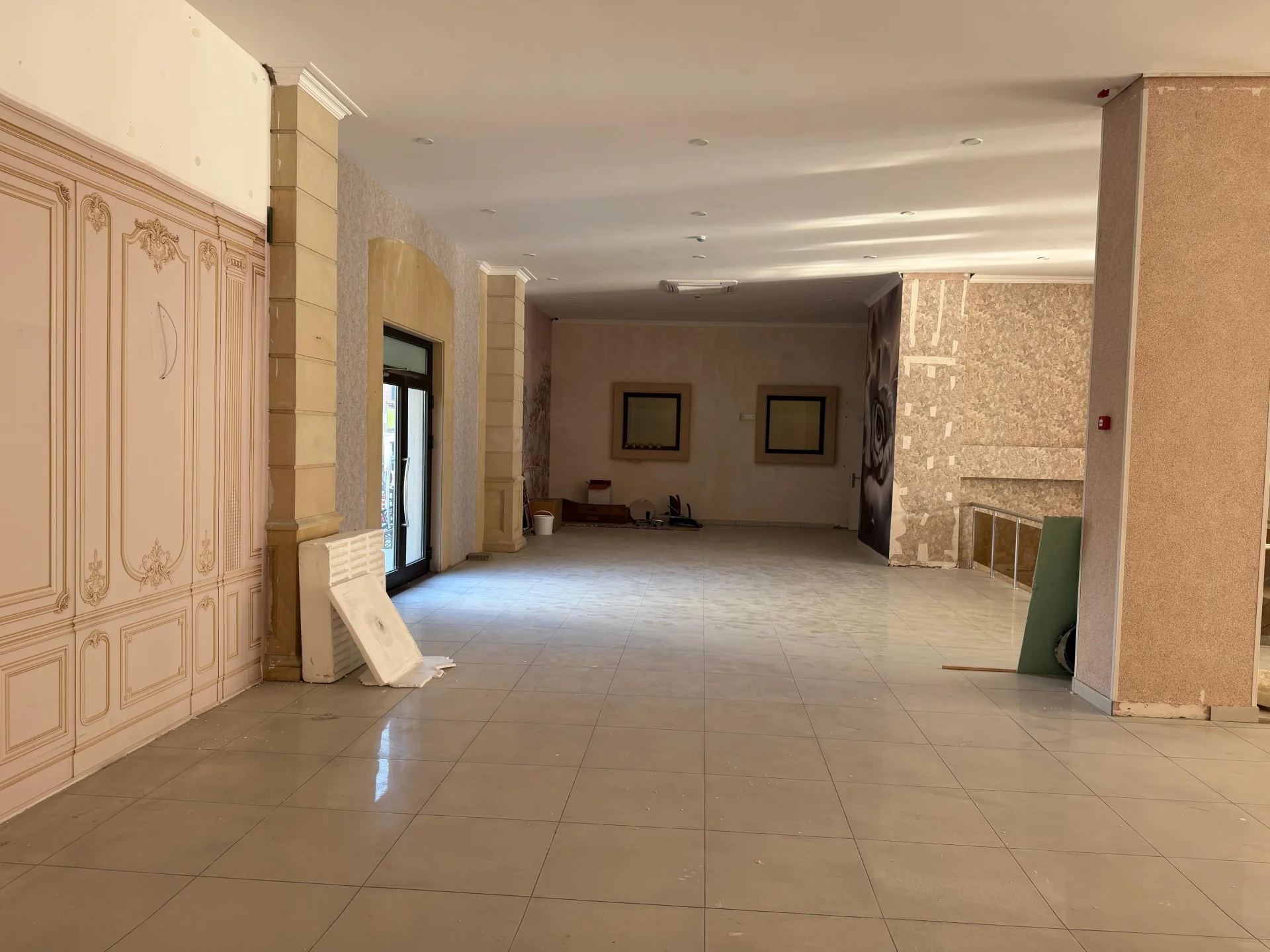 Kirayə 100 otaqlı Ofis 9600 m² Nəsimi r.