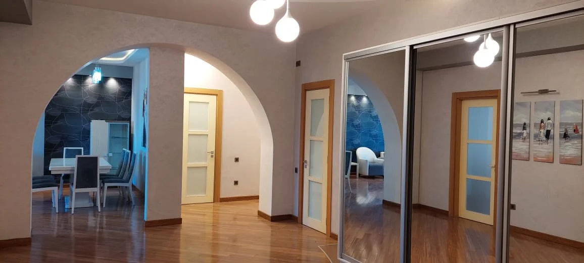 Kirayə 3 otaqlı Mənzil 169 m² Nərimanov r. – şəkil 12