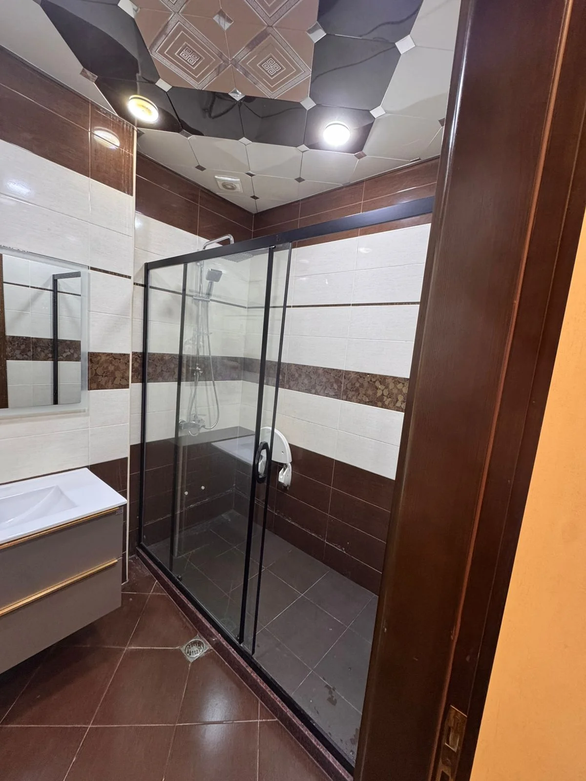 Kirayə 2 otaqlı Mənzil 85 m² Xətai r.