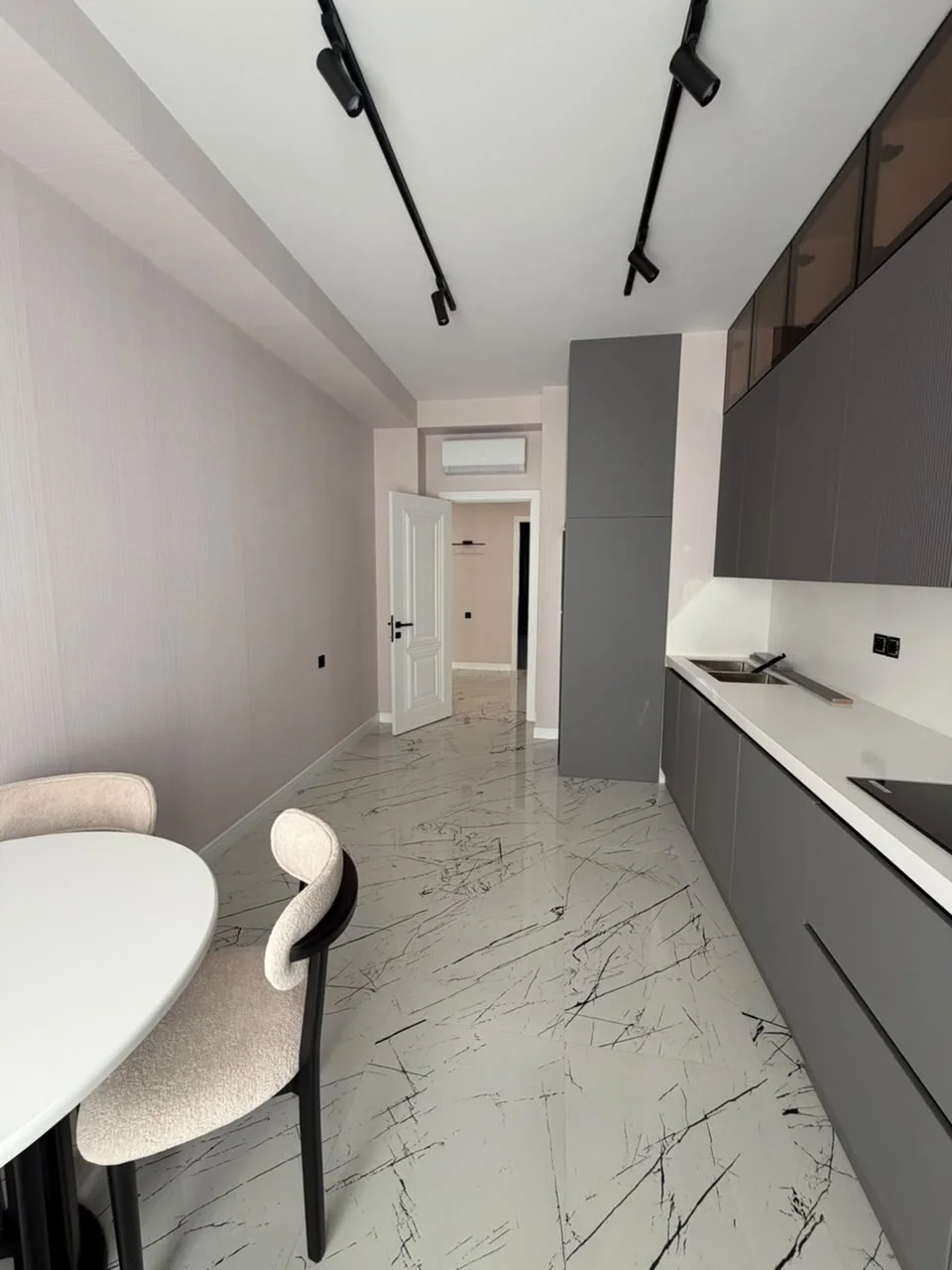 Kirayə 3 otaqlı Mənzil 158 m² Xətai r.