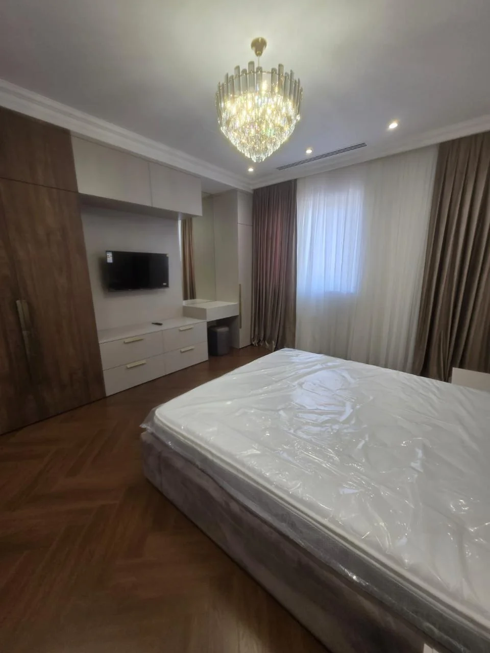 Ağ Şəhər 3 otaq 4000 azn