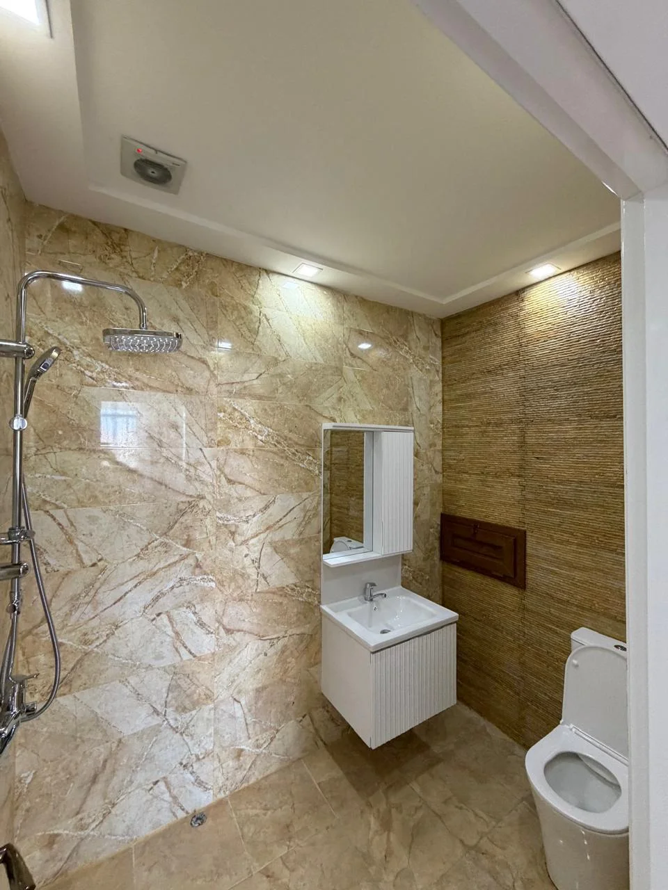 Kirayə 4 otaqlı Mənzil 240 m² Nərimanov r.
