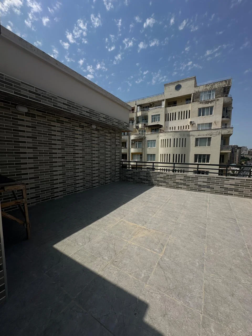 Kirayə 5 otaqlı Mənzil 245 m² Nəsimi r.
