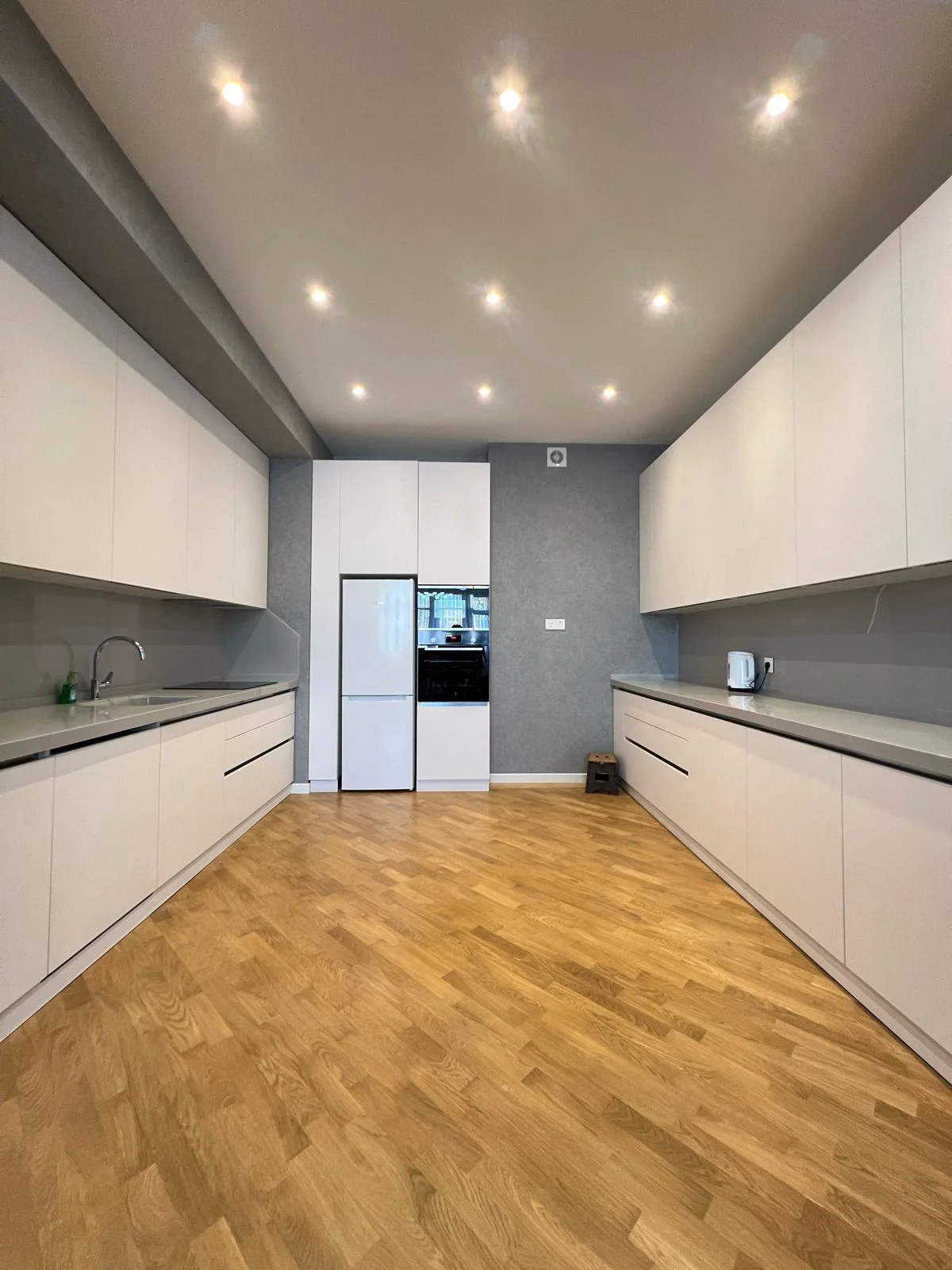 Kirayə 3 otaqlı Mənzil 130 m² Səbail r.