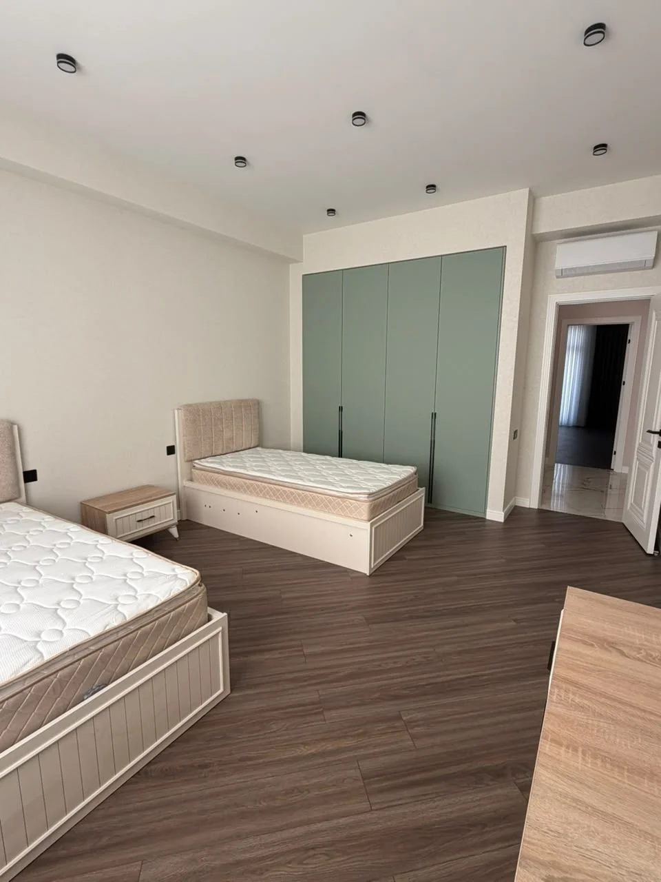 Kirayə 3 otaqlı Mənzil 158 m² Xətai r.