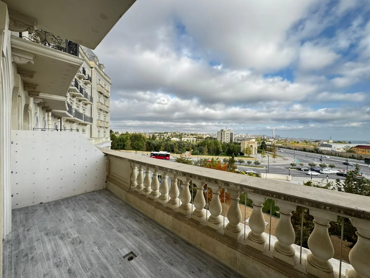 Kirayə 3 otaqlı Mənzil 120 m² Xətai r.