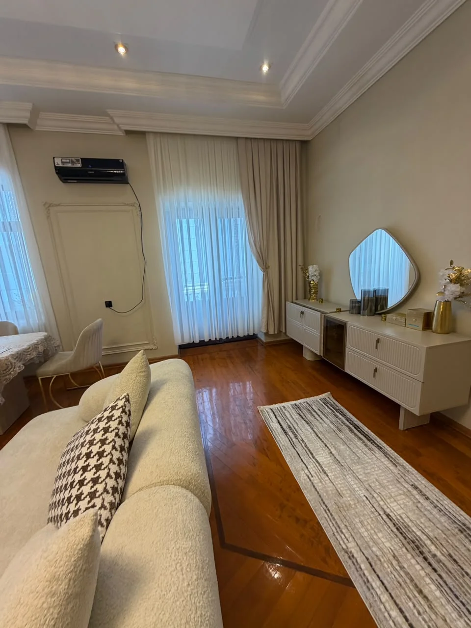 Kirayə 3 otaqlı Mənzil 140 m² Səbail r. – şəkil 4