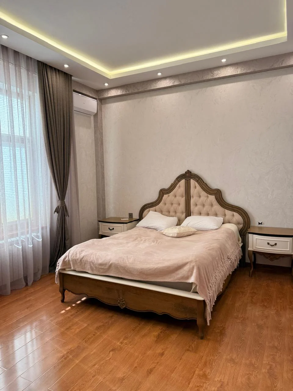 Kirayə 5 otaqlı Mənzil 240 m² Xəzər r.